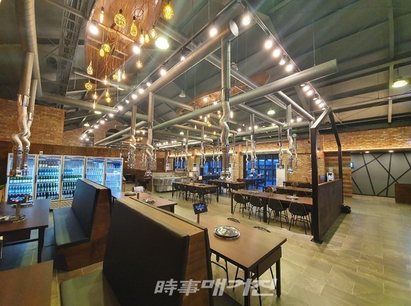 온더가든은 전국의 닭갈비 전문점 중 지금까지 그 어디에서도 볼 수 없었던 인테리어와 넓은 규모, 닭갈비요리의 진수를 선보일 예정이며 춘천의 또 하나의 랜드마크로 자리 잡을 전망이다.