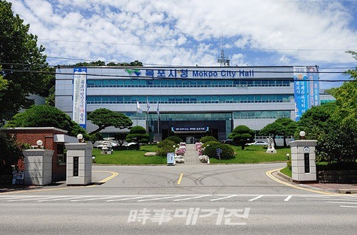 목포시는 “시민들이 생활 속에서 세금 문제에 직면 했을 때 전문지식이 부족해 불이익을 받는 일이 없도록 무료 세무 상담을 지원하는 마을 세무사 제도를 2016년부터 운영하고 있다”고 16일 밝혔다.사진은 목포시청 청사 전경이다.(사진_송상교기자)
