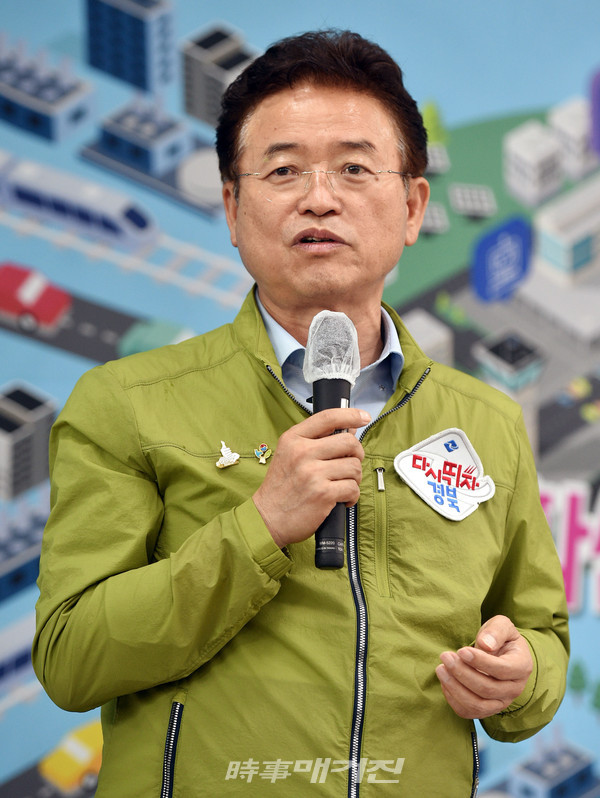이철우 경북도지사가 지난해 7월 23일 오후 통합신공항 범도민추진위원회 군위군 현장사무소에서 열린 대구경북지역발전협의회 임시회에서 발언을 하고 있다.(사진_뉴시스)
