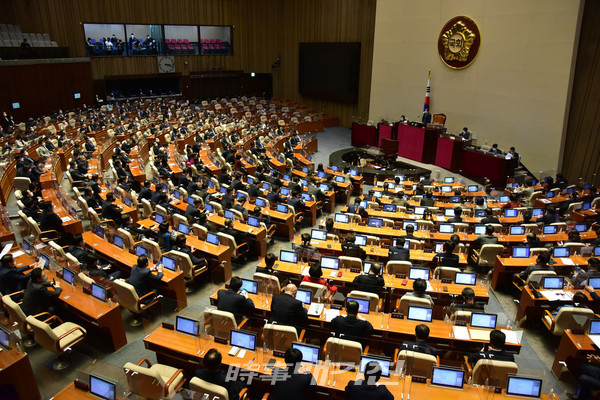 02- 2020년 12월 9일, 서울 여의도 국회에서 21대 첫 정기국회의 마지막 본회의가 열렸다.(사진_뉴시스)