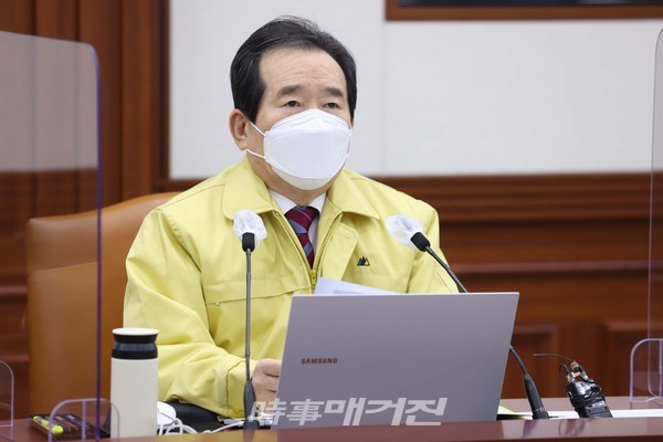 정세균 국무총리가 31일 서울 종로구 정부서울청사에서 열린 코로나19 중앙방역대책본부(중대본) 회의에서 발언을 하고 있다.(사진_공동취재사진)
