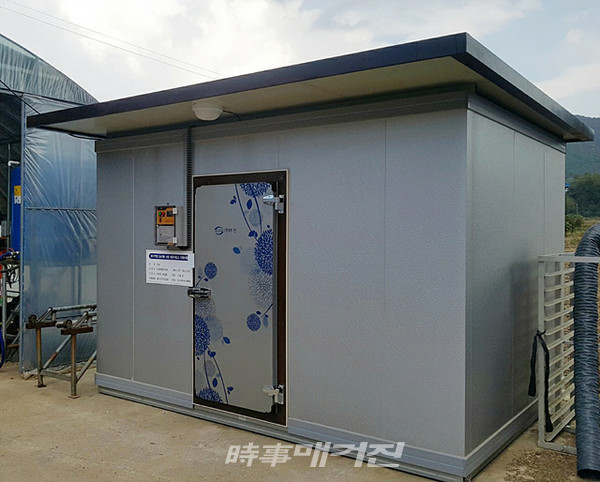 고흥군은 “과수ㆍ채소, 특용작물 등 2ha 이하 소규모 재배농가에 농산물의 상품성을 높이고 출하 조절로 농가소득 증대에 큰 도움이 되고 있는 농산물 소형 저온저장고 지원 사업을 대폭 확대 지원하여 총 214동의 사업비 12억8천4백만원을 지원한다”고 밝혔다.(사진_고흥군청)