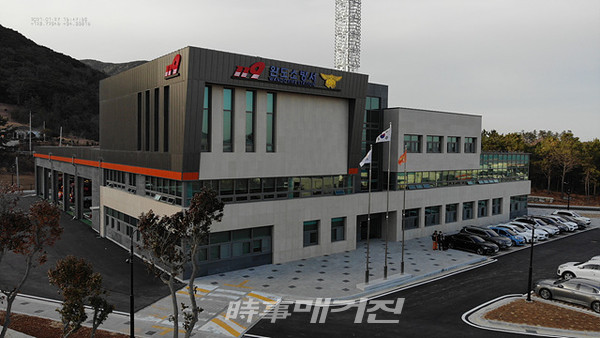 완도소방서는 "지난 1일 주작산 등산을 하던 중 절벽에 고립된 등산객 A(남, 50대 추정)씨를 구조했다"고 밝혔다.(사진_송상교기자)