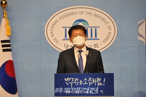 서삼석 더불어민주당 국회의원이 15일 국회 소통관에서 당 최고위원 출마선언 기자회견을 하고 있다.(사진_서삼석 의원실)