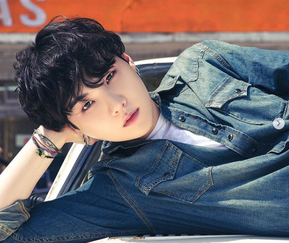 방탄소년단 슈가, 故 문빈 애도...팬 사인회 일정 연기