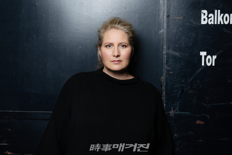 오카 폰 데어 다메라우(Okka von der Damerau) ?Simon Pauly