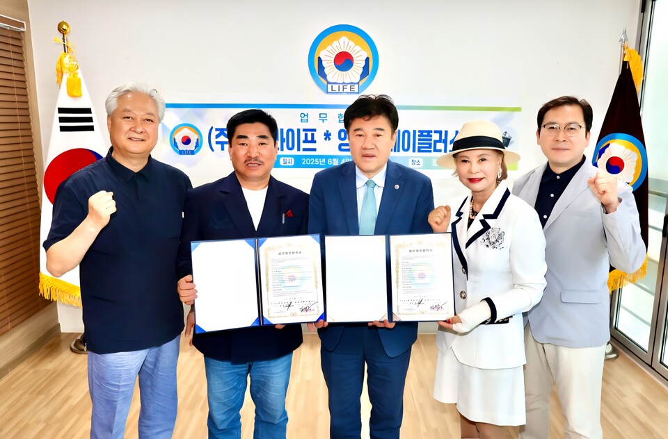 업무협약 체결후 단체왼쪽부터 조윤호 김진홍 김원영 전채련 김승배