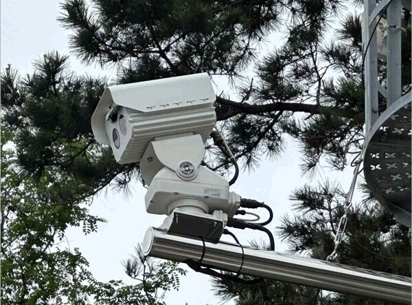 최근 통영시에 설치된 재해ㆍ재난 감시용 엘유프로 AI 카메라 (SV1-DS1001). [사진제공=엘유프로젠]&nbsp;