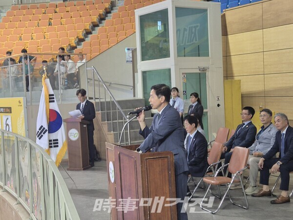 충청북도태권도협회 송석중 회장이 대회사를 하고 있다. (사진_이성만 기자)