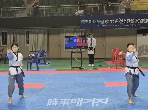 여자 18세 이하부 결승 청 괴산고 김시연 홍 괴산고 류밀아 (사진_이성만 기자)