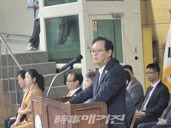 충청북도체육회 박해운 사무처장이 격려사를 하고 있다. (사진_이성만 기자)