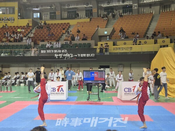 여자 중등 2학년부 경기를 하고 있다. (사진_이성만 기자)