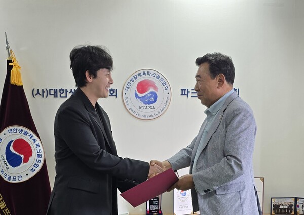 최고의 가수 일민, 그리고 실력파 가수 김나율, 이 두 가수가 대한생활체육회 파크골프협회 홍보대사로 위촉됐다.(사진_대한생활체육회 산하 파크골프협회)