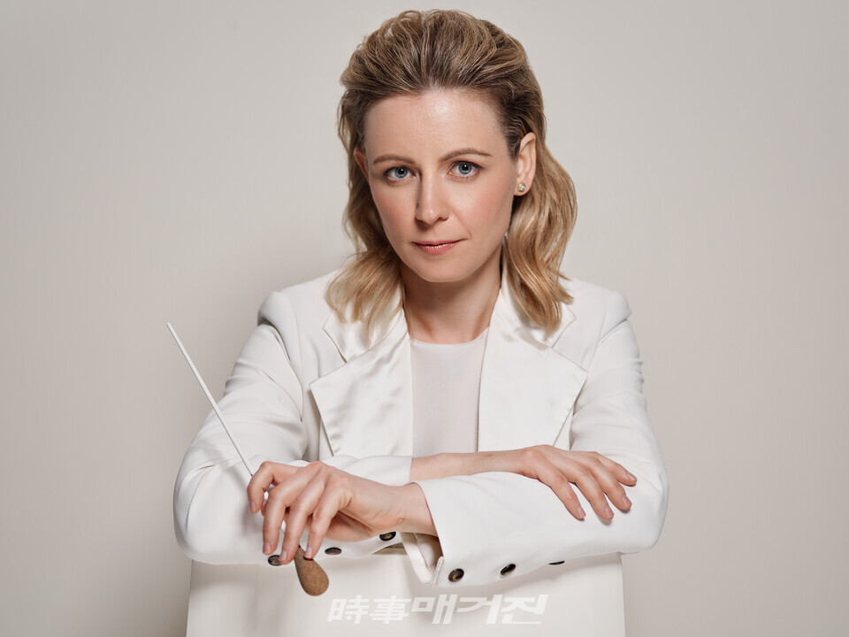 젬마 뉴 Gemma New ?Roy Cox