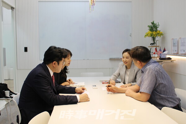 다수의 미국 변호사, 회계사, 투자 및 법무 전문가들이 협력하며, 개인과 기업 모두에 게 최적화된 솔루션을 제공해온 대양은 특히 한국 기업들의 미국 진출과 글로벌 인력 수급 문제 해결에 있어 독보적인 입지를 굳혔다.