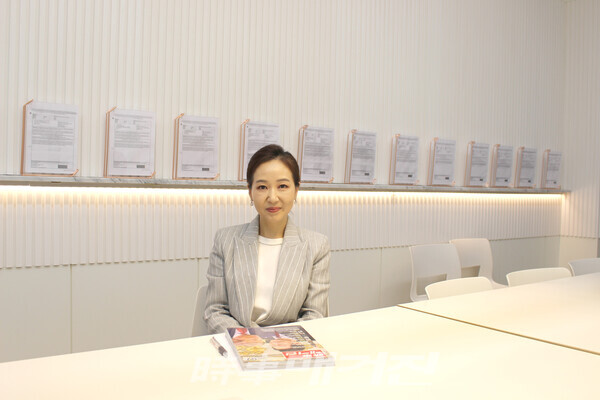 김 대표에게 가장 큰 보람은 고객이 현지에서 안정적으로 자리 잡았다는 소식을 들을 때다. 단순히 비자 발급을 넘어, 기업의 글로벌 전략을 함께 고민하는 ‘법률 파트너’로 서의 역할에서 자부심을 느낀다.