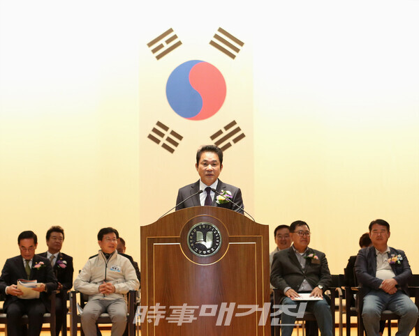 제 1회 2025 광산구청장배 전국실버태권도대회 환영사를 하는 이동원 광산구태권도협회장 (사진_정연수 기자)