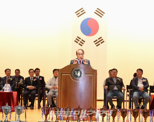 격려사를 하고 있는 광주광역시태권도협회 윤웅철 회장 (사진_정연수 기자)