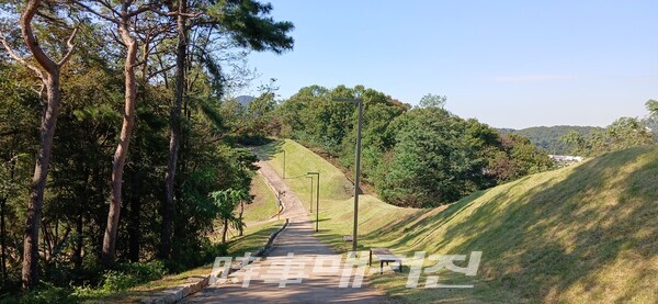 안산읍성 성곽로(사진_안나겸 기자)