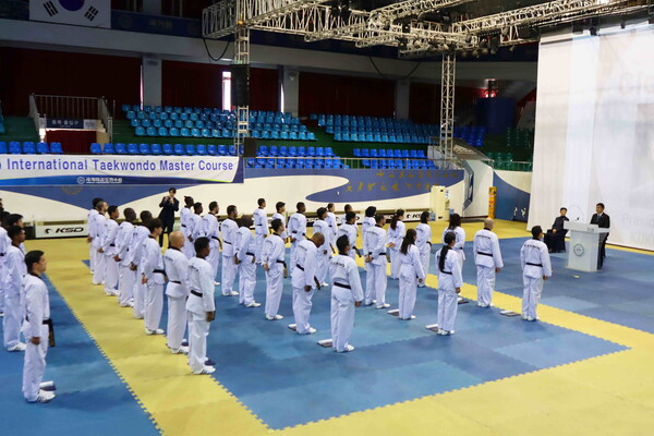 11월 10일(월) 오전 10시 국기원 중앙수련장에서 열린 ‘2025 개발도상국 스포츠지도자 교육과정’ 폐회식 모습 1. (사진_국기원)