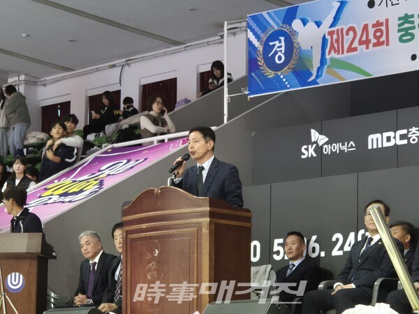 충청북도태권도협회 송석중 회장이 대회사를 하고 있다. (사진_이성만 기자)