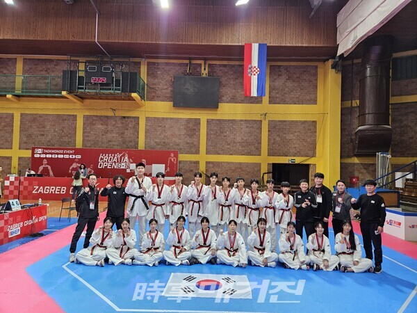 대회 입상한 대한민국 청소년  태권도 국가대표 단체사진 (사진_조두상 기자)