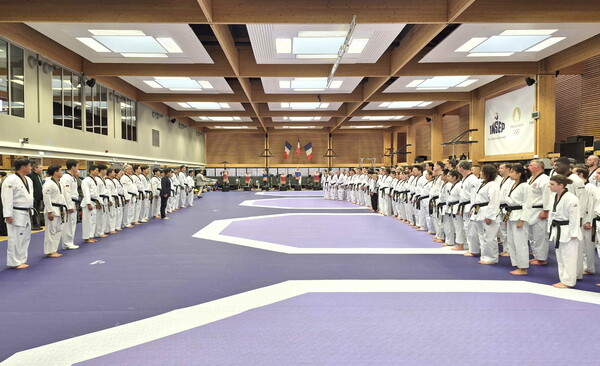 보수교육에 참가한 파견사범들이 ‘프랑스 태권도 지도자 기술 세미나’에 참가한 모습 (사진_국기원)