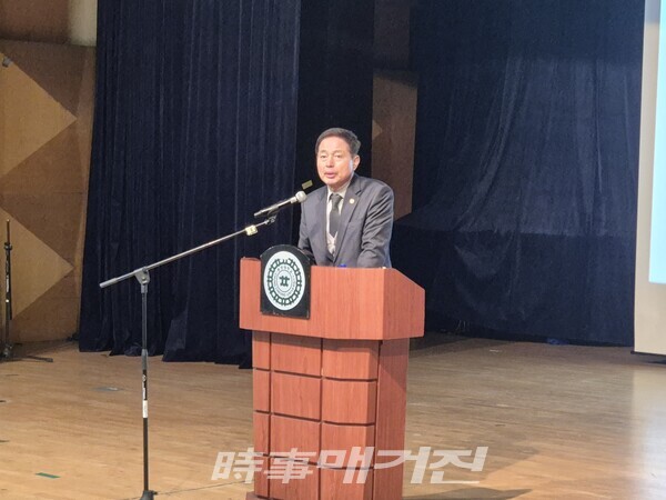 충청북도태권도협회 송석중 회장이 개회사를 하고 있다. (사진_이성만 기자)