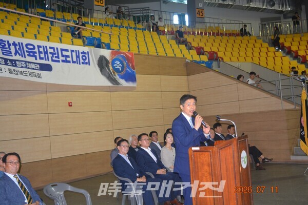 충청북도태권도협회 송석중 회장이 대회사를 하고 있다. (사진_충청북도 태권도협회 제공)