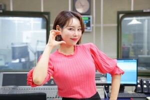 [화보] '가수 이하린' 1일 MC 진행, 일상이 화보